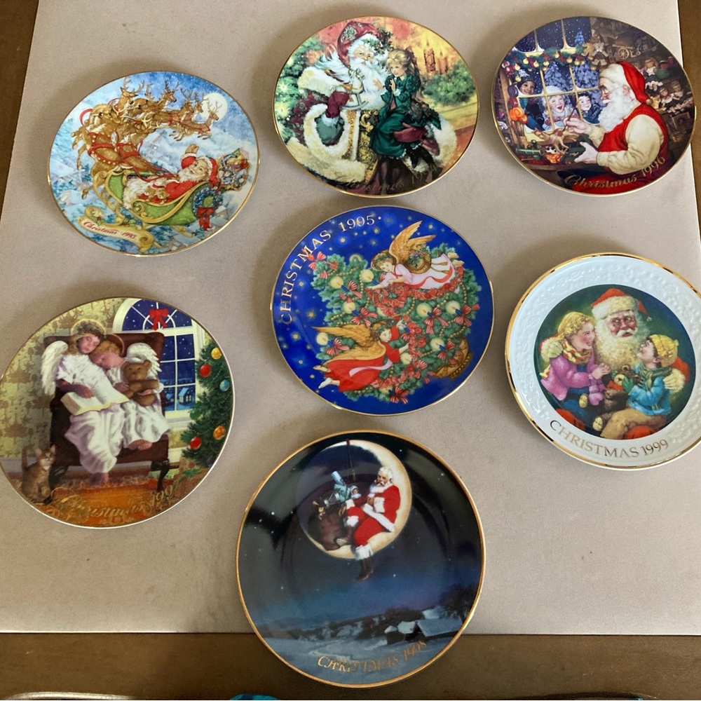 Estate auction 7 Avon Collector Christmas Plates 1993-1999 Original Boxes